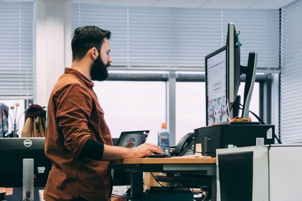 Arranging the workplace ergonomically: basic rules, tips and common mistakes