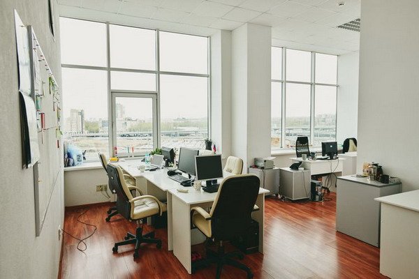 Arranging the workplace ergonomically: basic rules, tips and common mistakes