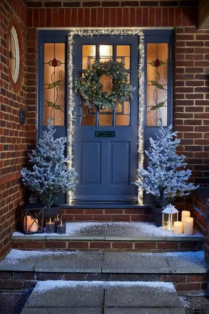 Christmas decorations for the house entrance 2025